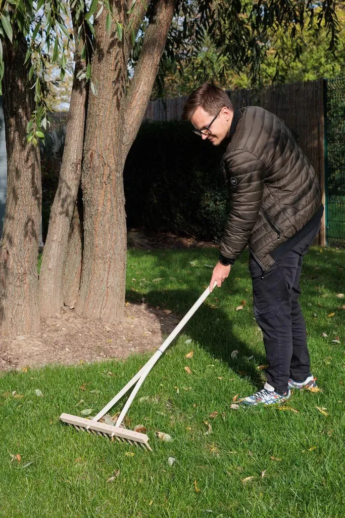 STREND PRO Holzrechen 14 Zähne mit Holzstiel für Heu und Laub
